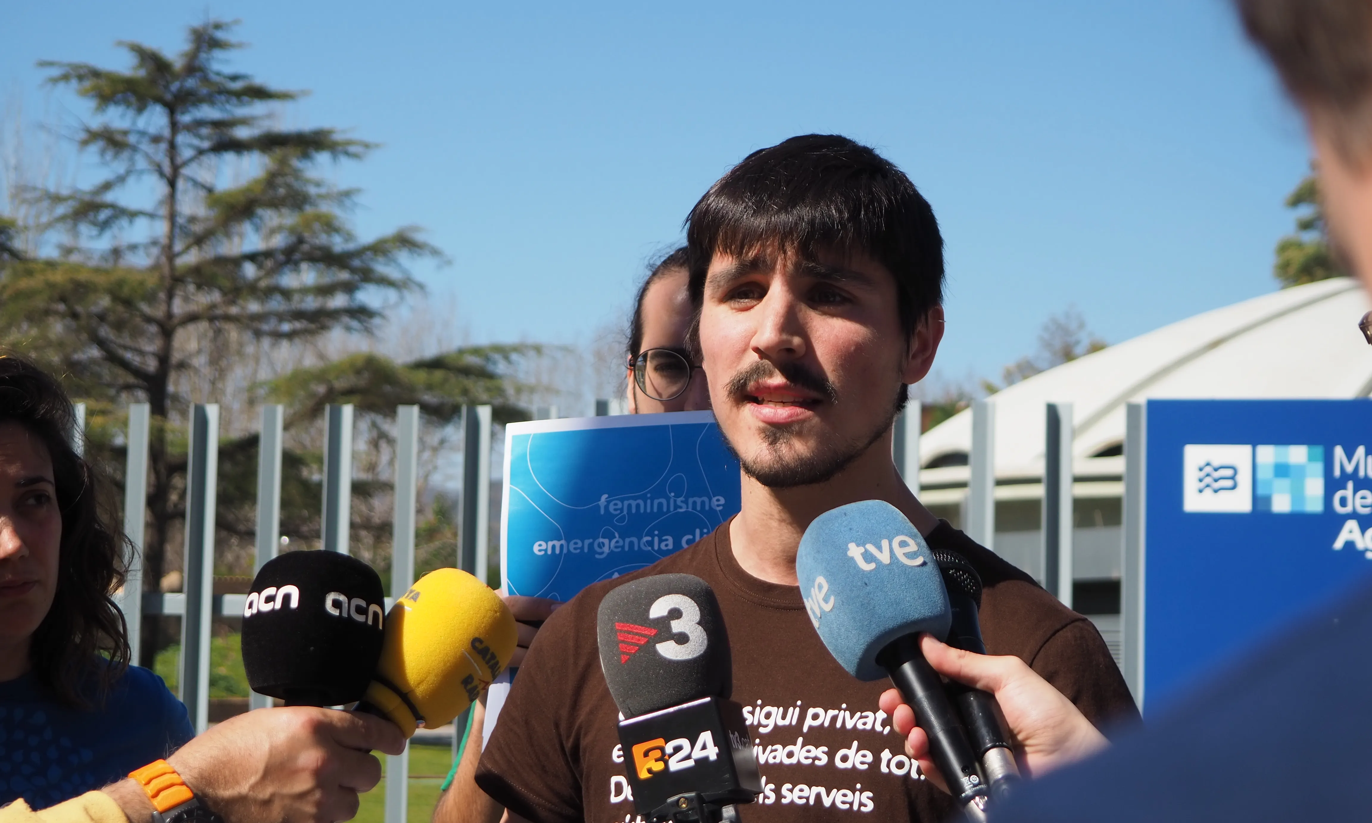 Entitats de l'AMB durant la presentaciól de les propostes sobre l'aigua davant la crisi global i l'emergència climàtica